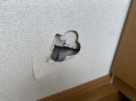 浜松市　クロス張り替え、壁穴補修