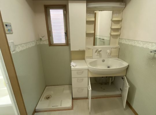 浜松市　洗面交換、クロス張り替え