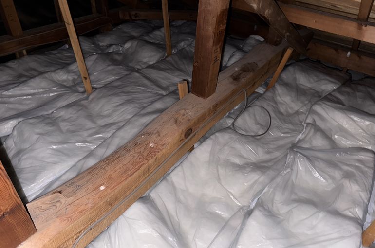 浜松市　屋根裏断熱材
